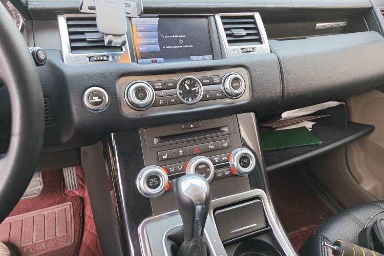 Used Land Rover Range Sport 2010 5.0 NA V8 HSE Audio And AC Panel