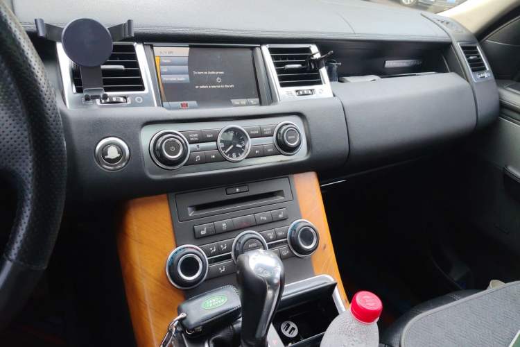 Used Land Rover Range Sport 2010 3.0 TDV6 HSE Diesel Edition Audio And AC Panel