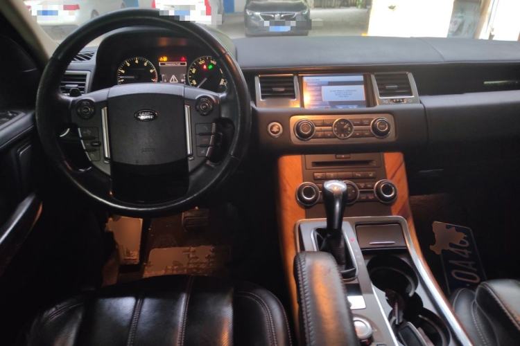 Used Land Rover Range Sport 2010 5.0 SC V8 HSE Center Console