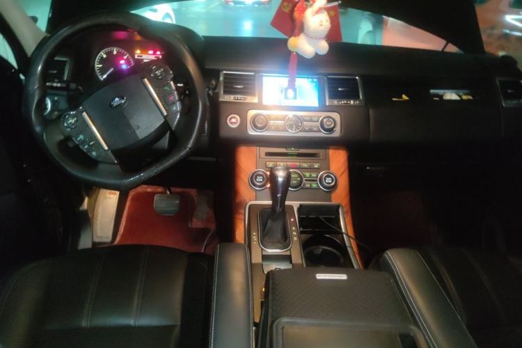 Used Land Rover Range Sport 2010 3.0 TDV6 HSE Diesel Edition Center Console