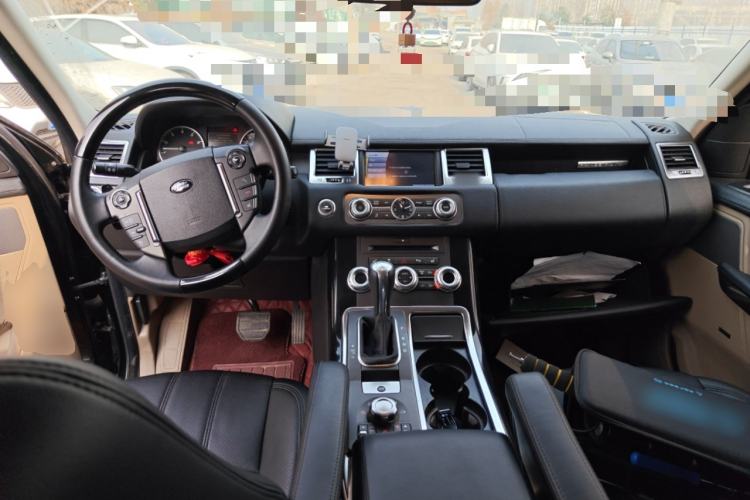 Used Land Rover Range Sport 2010 5.0 NA V8 HSE Center Console