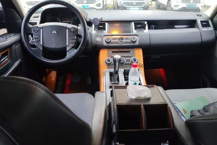 Used Land Rover Range Sport 2010 3.0 TDV6 HSE Diesel Edition Center Console
