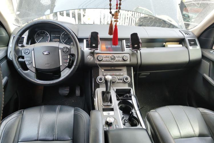 Used Land Rover Range Sport 2010 5.0 SC V8 HSE Center Console
