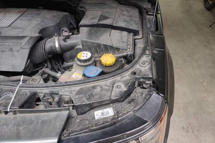 Used Land Rover Range Sport 2010 5.0 SC V8 HSE Engine Bay Left