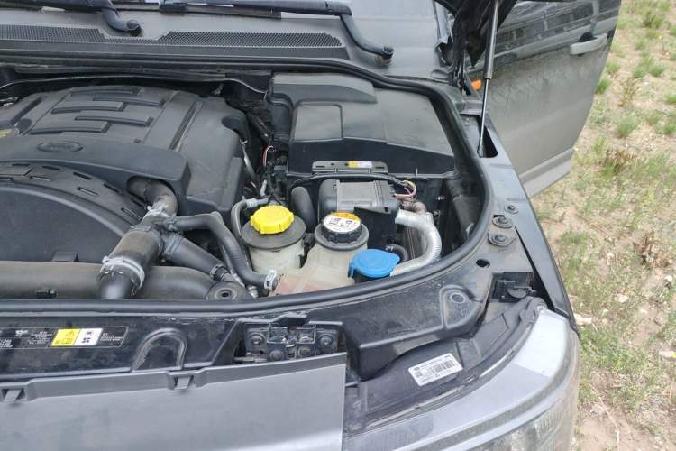 Used Land Rover Range Sport 2010 3.0 TDV6 HSE Diesel Edition Engine Bay Left