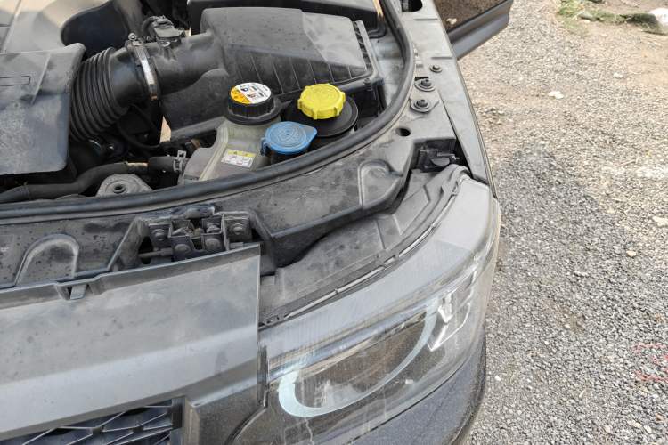 Used Land Rover Range Sport 2010 5.0 NA V8 HSE Engine Bay Left