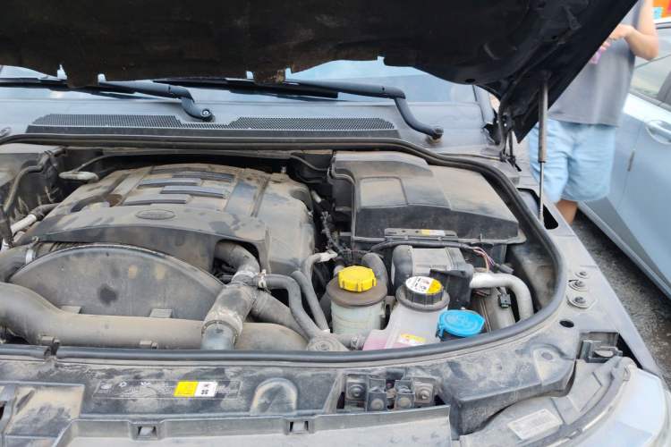 Used Land Rover Range Sport 2010 3.0 TDV6 HSE Diesel Edition Engine Bay Left