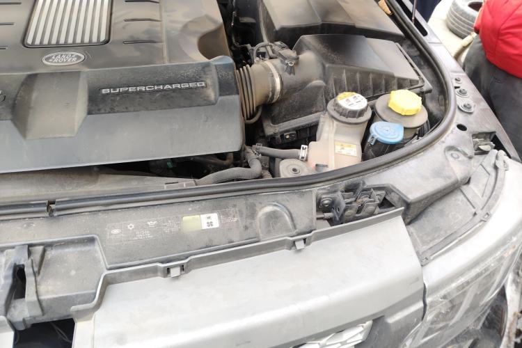 Used Land Rover Range Sport 2010 5.0 SC V8 HSE Engine Bay Left