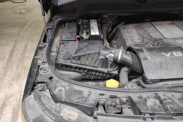 Used Land Rover Range Sport 2010 5.0 SC V8 HSE Engine Bay Right