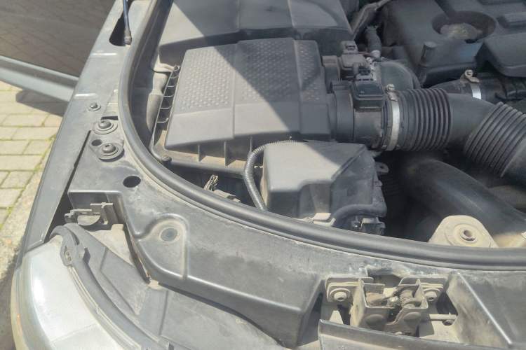 Used Land Rover Range Sport 2010 3.0 TDV6 HSE Diesel Edition Engine Bay Right