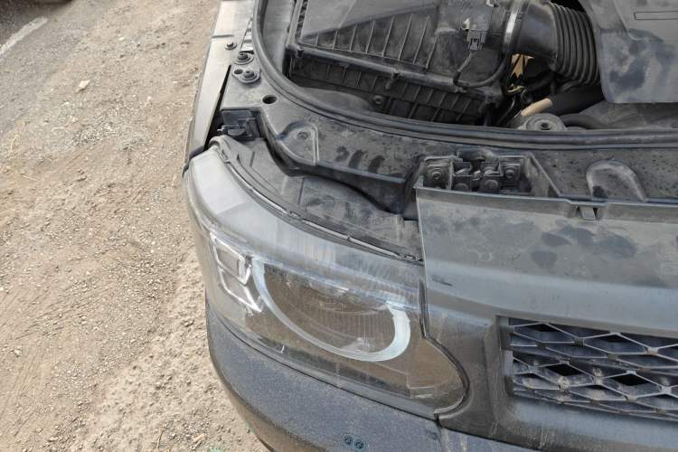 Used Land Rover Range Sport 2010 5.0 NA V8 HSE Engine Bay Right