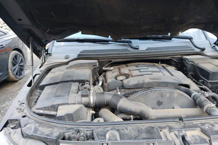Used Land Rover Range Sport 2010 3.0 TDV6 HSE Diesel Edition Engine Bay Right