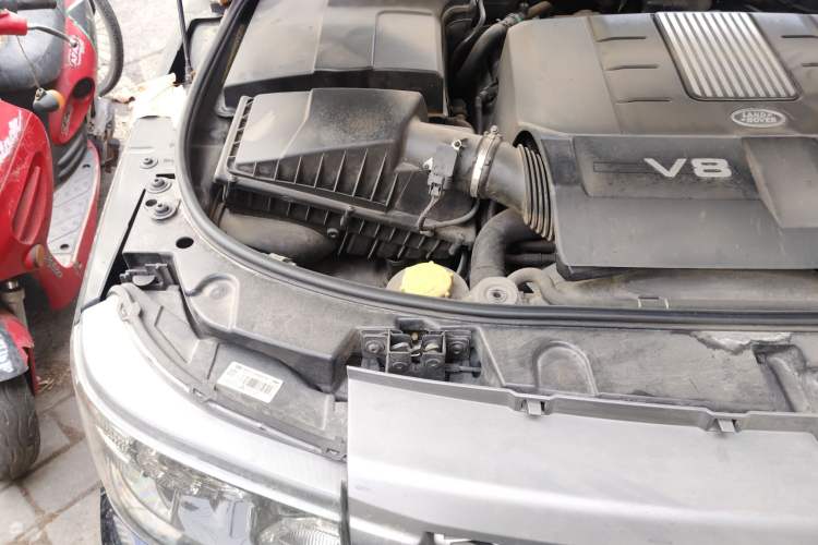 Used Land Rover Range Sport 2010 5.0 SC V8 HSE Engine Bay Right