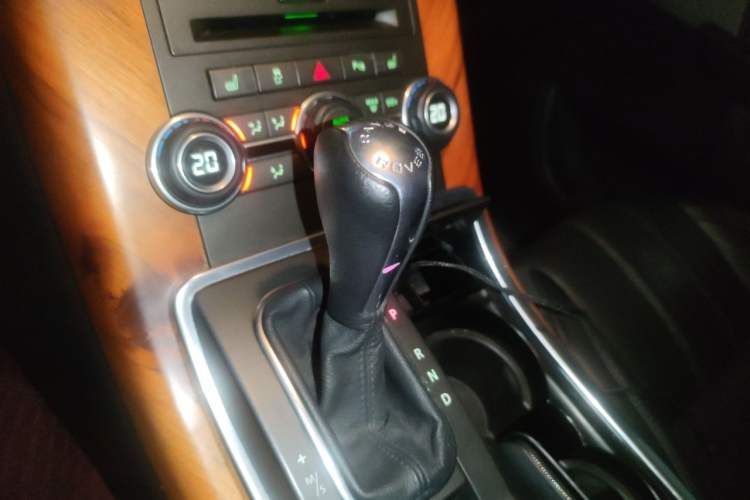 Used Land Rover Range Sport 2010 3.0 TDV6 HSE Diesel Edition Gear Lever