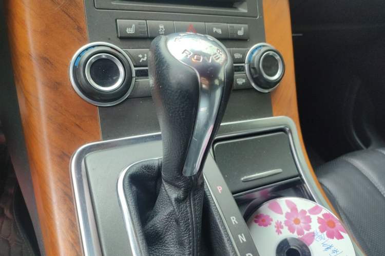 Used Land Rover Range Sport 2010 3.0 TDV6 HSE Diesel Edition Gear Lever