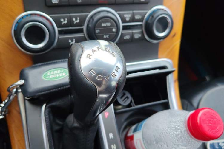 Used Land Rover Range Sport 2010 3.0 TDV6 HSE Diesel Edition Gear Lever