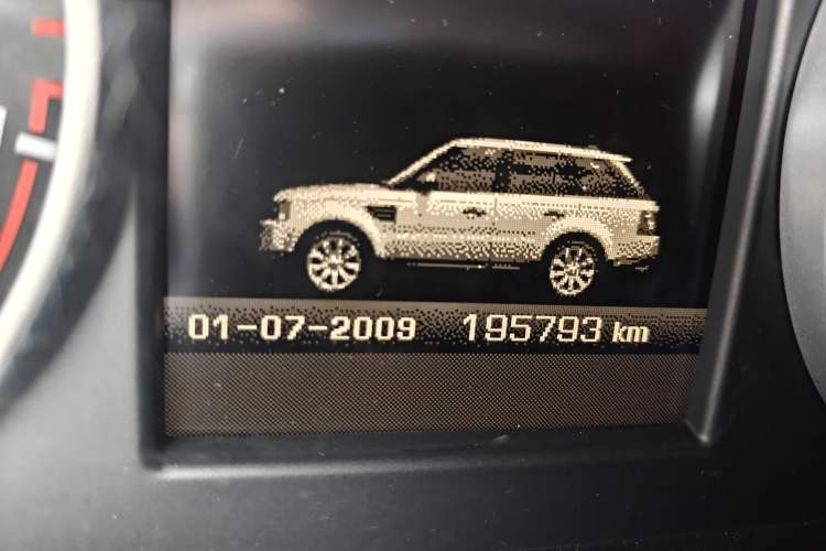 Used Land Rover Range Sport 2010 5.0 NA V8 HSE Odometer Close Up