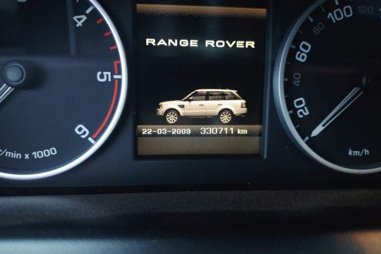 Used Land Rover Range Sport 2010 3.0 TDV6 HSE Diesel Edition Odometer Close Up