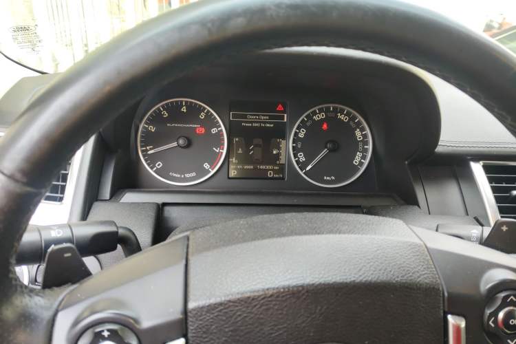 Used Land Rover Range Sport 2010 5.0 SC V8 HSE Odometer Close Up