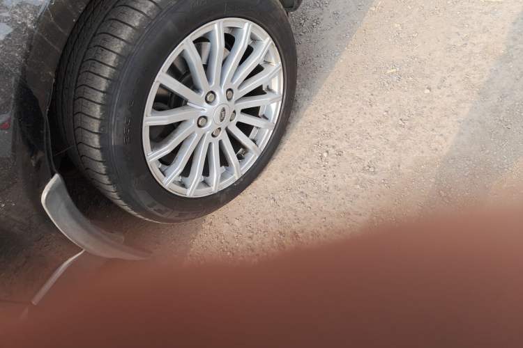 Used Land Rover Range Sport 2010 5.0 NA V8 HSE Right Front Wheel Hub