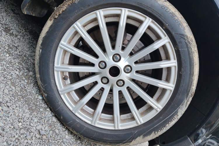 Used Land Rover Range Sport 2010 3.0 TDV6 HSE Diesel Edition Right Front Wheel Hub