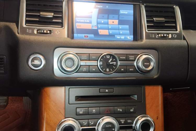 Used Land Rover Range Sport 2010 5.0 SC V8 HSE Audio And AC Panel