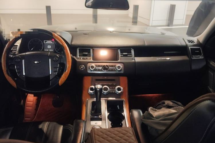Used Land Rover Range Sport 2010 5.0 SC V8 HSE Center Console