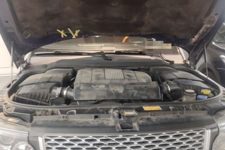 Used Land Rover Range Sport 2010 5.0 SC V8 HSE Engine Bay