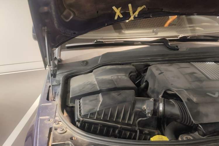 Used Land Rover Range Sport 2010 5.0 SC V8 HSE Engine Bay Right