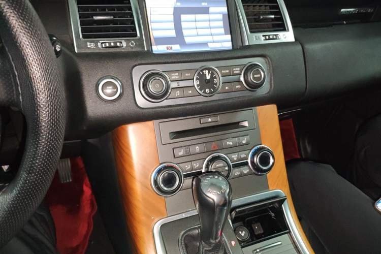 Used Land Rover Range Sport 2010 5.0 NA V8 HSE Audio And AC Panel