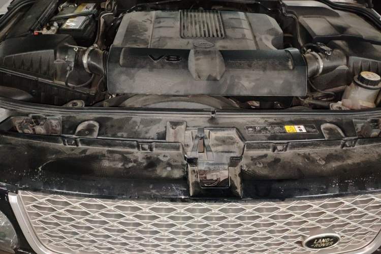 Used Land Rover Range Sport 2010 5.0 NA V8 HSE Engine Bay
