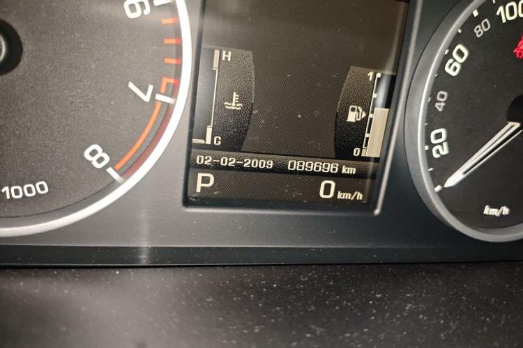 Used Land Rover Range Sport 2010 5.0 NA V8 HSE Odometer Close Up