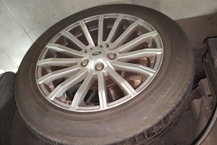 Used Land Rover Range Sport 2010 5.0 NA V8 HSE Right Front Wheel Hub