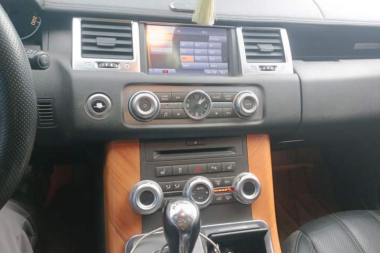 Used Land Rover Range Sport 2010 3.0 TDV6 HSE Diesel Edition Audio And AC Panel