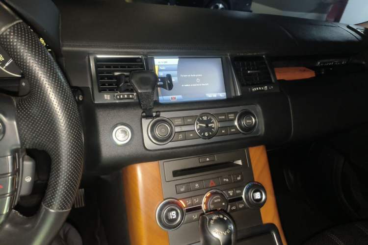 Used Land Rover Range Sport 2010 3.0 TDV6 HSE Diesel Edition Audio And AC Panel