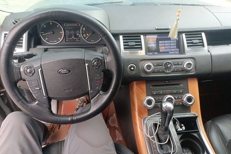 Used Land Rover Range Sport 2010 3.0 TDV6 HSE Diesel Edition Center Console