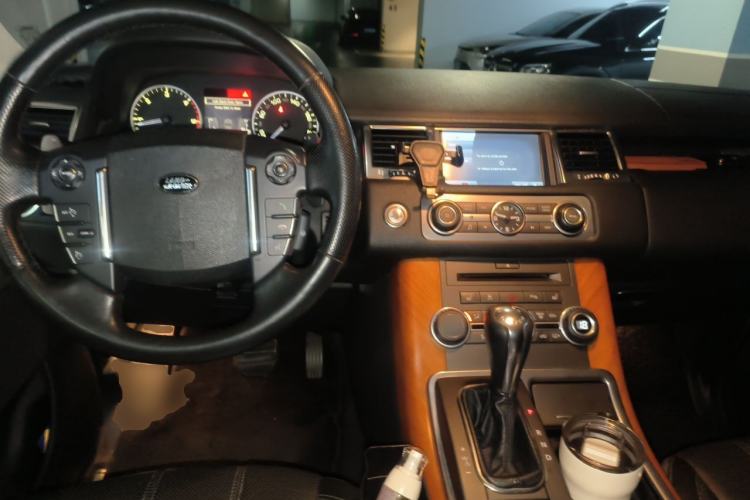 Used Land Rover Range Sport 2010 3.0 TDV6 HSE Diesel Edition Center Console