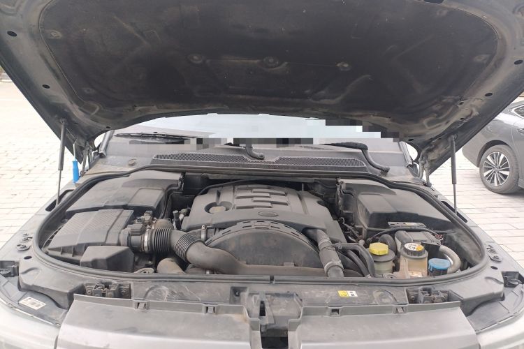 Used Land Rover Range Sport 2010 3.0 TDV6 HSE Diesel Edition Engine Bay