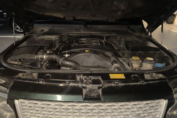 Used Land Rover Range Sport 2010 3.0 TDV6 HSE Diesel Edition Engine Bay