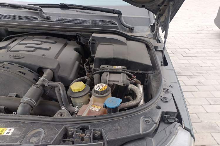 Used Land Rover Range Sport 2010 3.0 TDV6 HSE Diesel Edition Engine Bay Left
