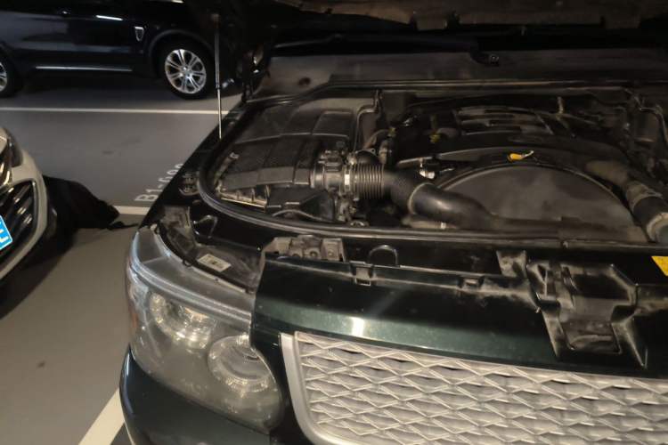 Used Land Rover Range Sport 2010 3.0 TDV6 HSE Diesel Edition Engine Bay Right