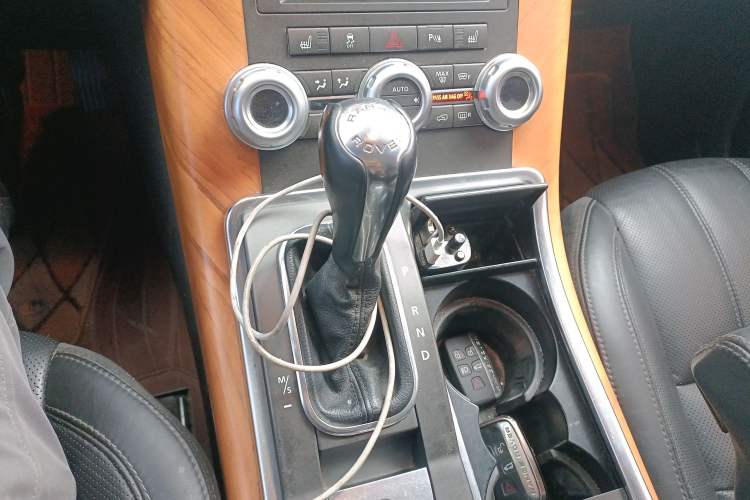 Used Land Rover Range Sport 2010 3.0 TDV6 HSE Diesel Edition Gear Lever