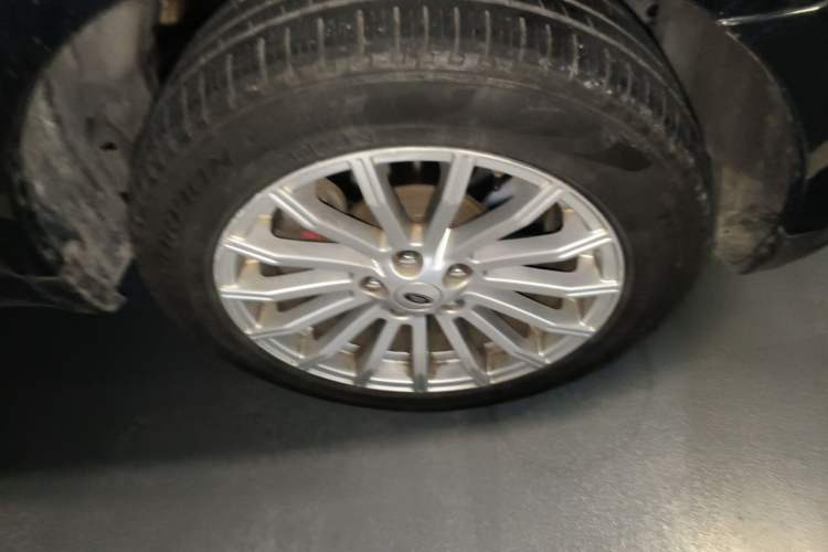Used Land Rover Range Sport 2010 3.0 TDV6 HSE Diesel Edition Right Front Wheel Hub
