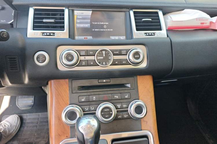 Used Land Rover Range Sport 2010 3.0 TDV6 HSE Diesel Edition Audio And AC Panel