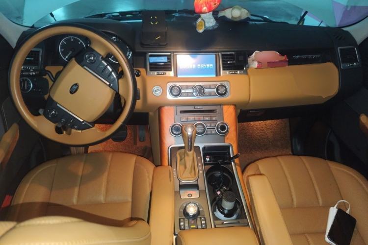 Used Land Rover Range Sport 2010 3.0 TDV6 HSE Diesel Edition Center Console