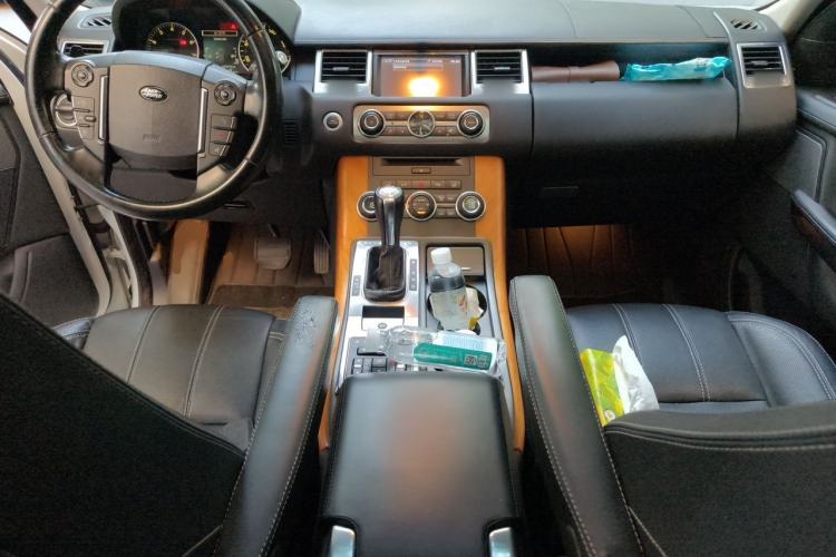 Used Land Rover Range Sport 2010 5.0 SC V8 HSE Center Console