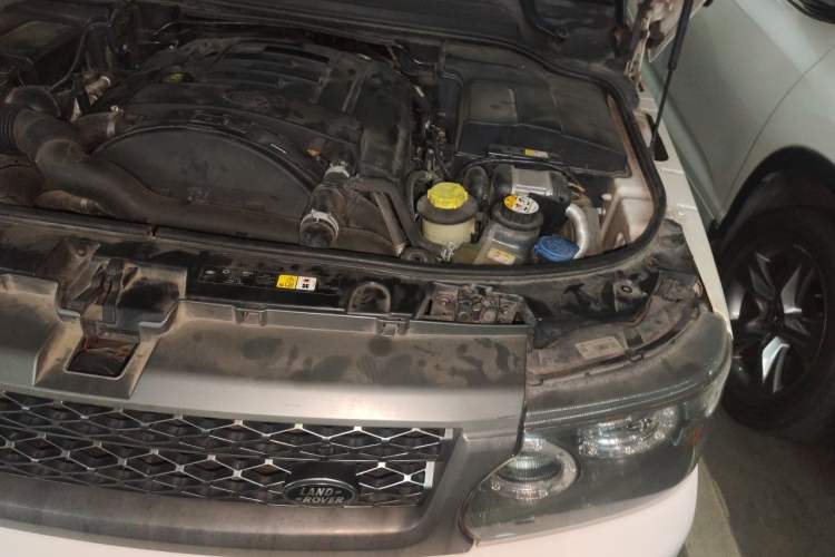 Used Land Rover Range Sport 2010 3.0 TDV6 HSE Diesel Edition Engine Bay Left