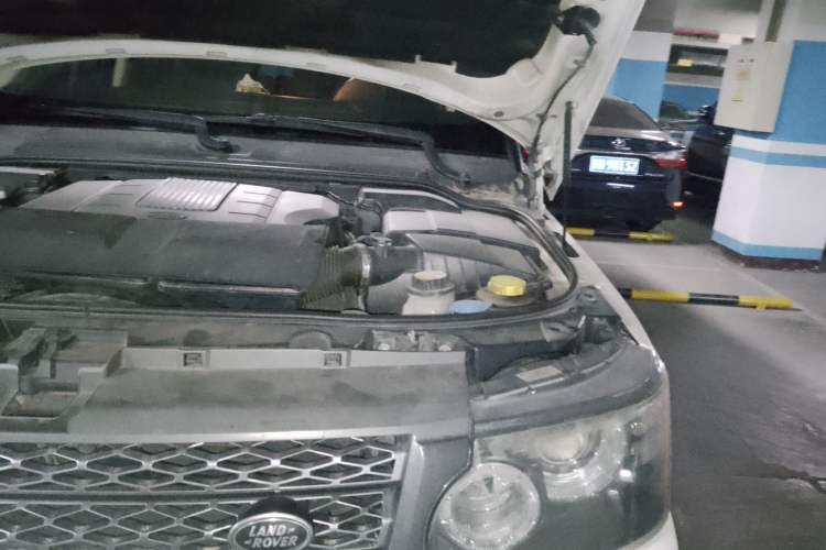 Used Land Rover Range Sport 2010 5.0 NA V8 HSE Engine Bay Left