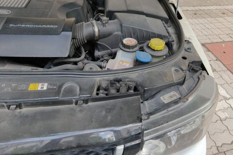 Used Land Rover Range Sport 2010 5.0 SC V8 HSE Engine Bay Left