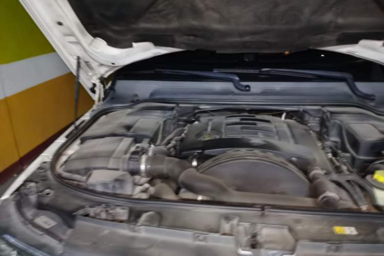 Used Land Rover Range Sport 2010 3.0 TDV6 HSE Diesel Edition Engine Bay Right